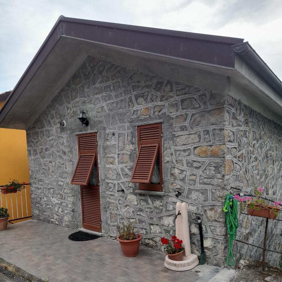 瓦雷塞利古雷Agriturismo Merlotta别墅 外观 照片