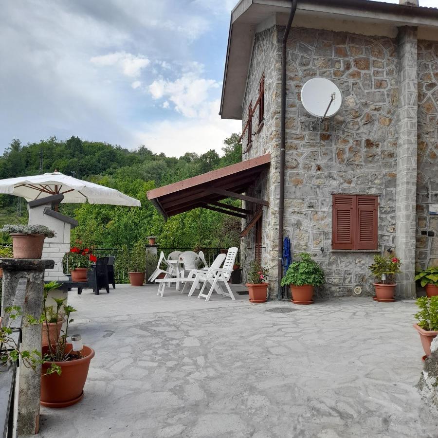 瓦雷塞利古雷Agriturismo Merlotta别墅 外观 照片